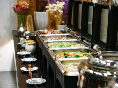 Dive into LOHERB’s High-End Buffet Feast